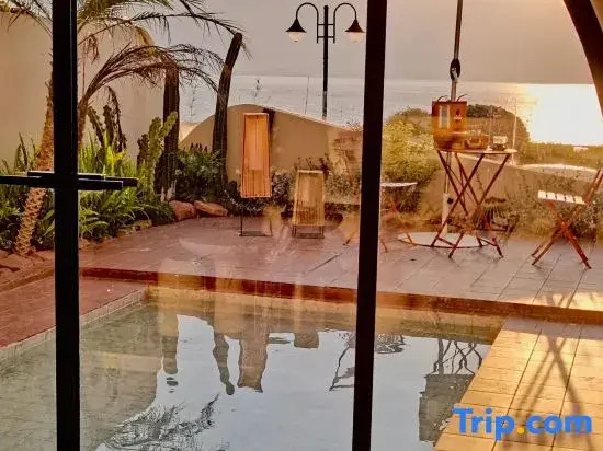 Sanjian Twilight Diary Seaview Hotel