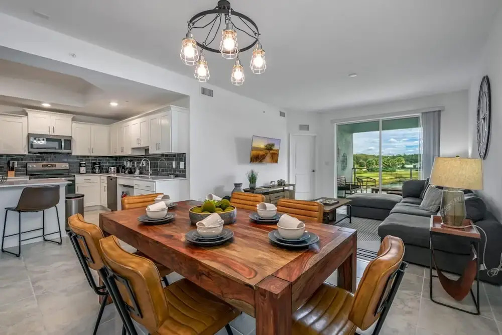 Spacious Beautiful 3-br Condo Prime Location