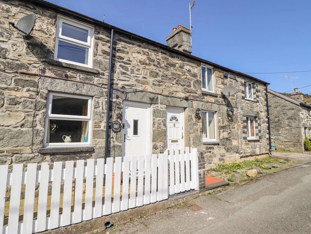 2 White Street