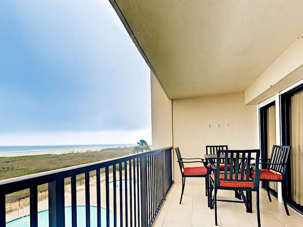 2800 Gulf Blvd Condo Unit 305 2 Bedrooms 2 Bathrooms Condo