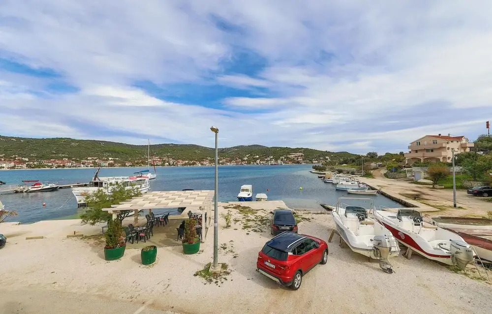 Nice Apartment in Vinisce With 2 Bedrooms and Wifi