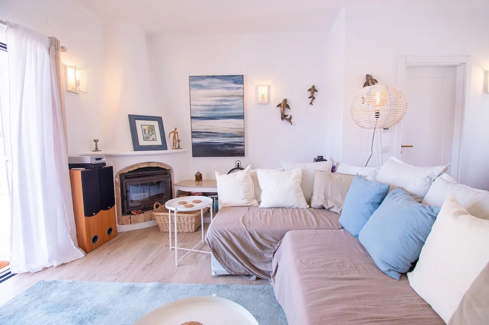 67 adm 3 Bedroom Villa Walking Distance to Carvo