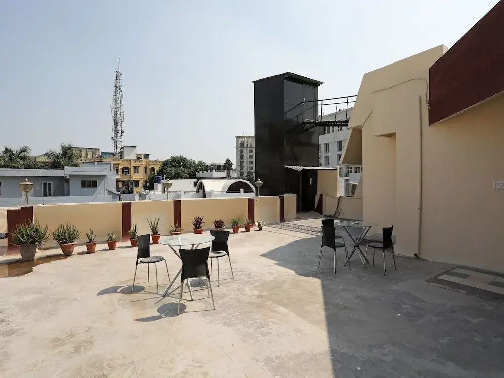 OYO 15791 Flagship Hotel Executive Hazratganj