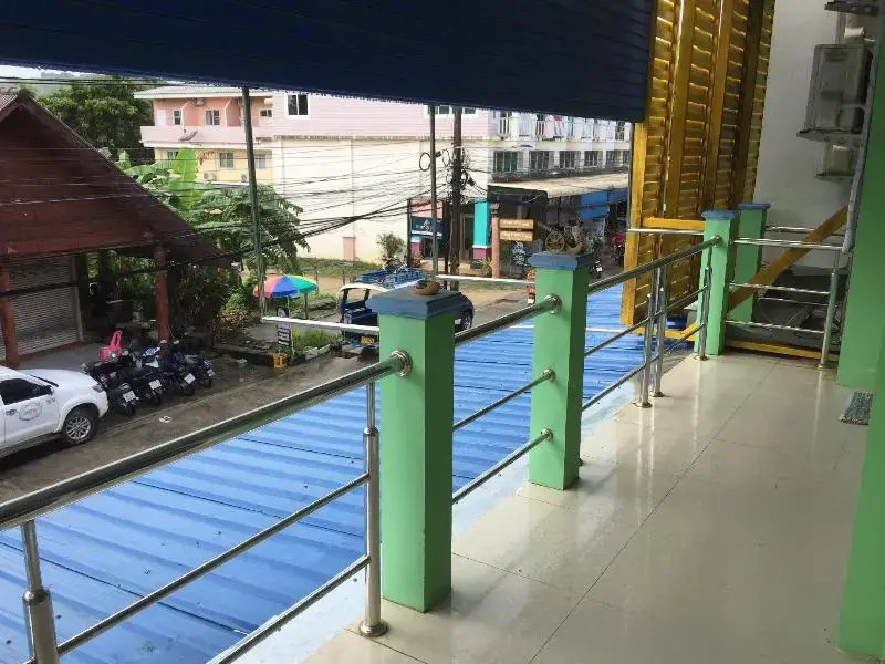 Srithongkul Village Hostel Room