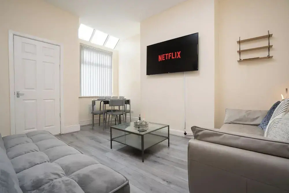 Spacious 4-bedroom Manchester Retreat With Garden