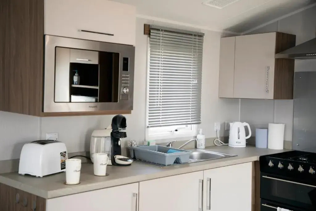 51 Lytchett Bay View, 3 bed, Rockley Park Poole