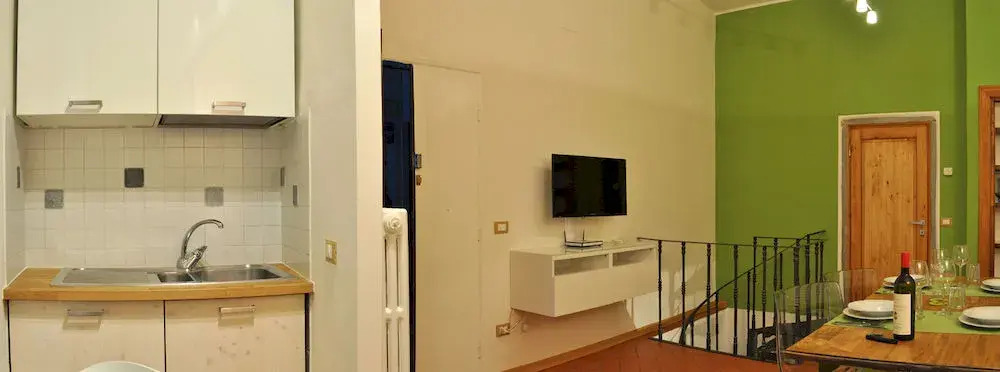 Costa San Giorgio Apartment by Mamo Florence