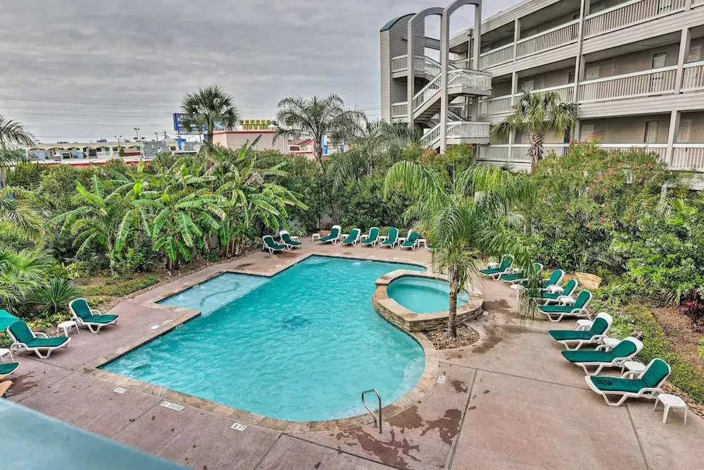 Steps to Sand + 2 Pools! Galveston Coastal Getaway