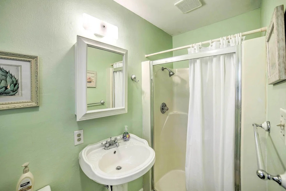 Oak Island Home w/ Yard < 1 Mi to the Beach!