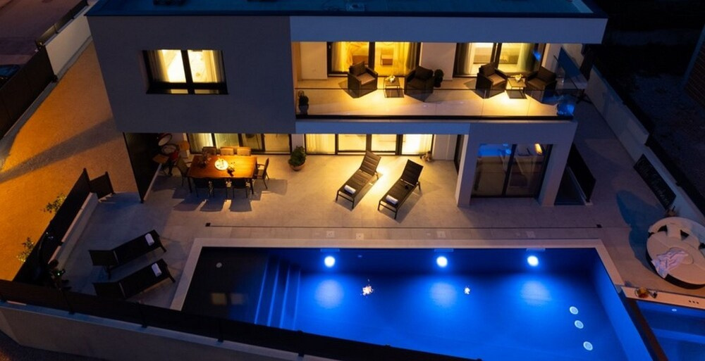 Villa Santa with heated pool