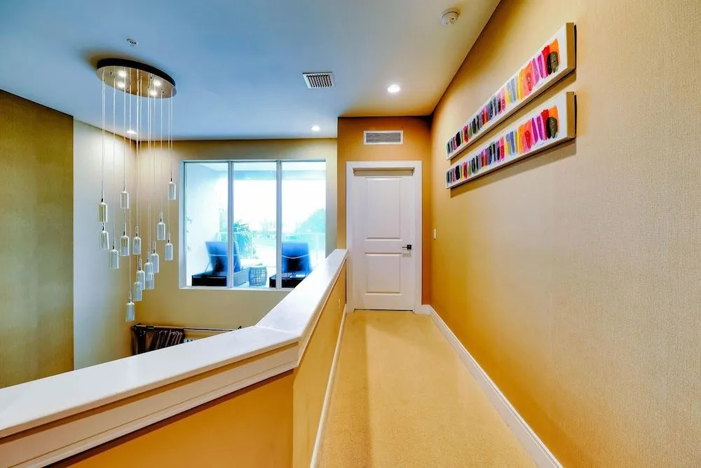 Beautiful Townhome Overlooking The Lake And The Pool