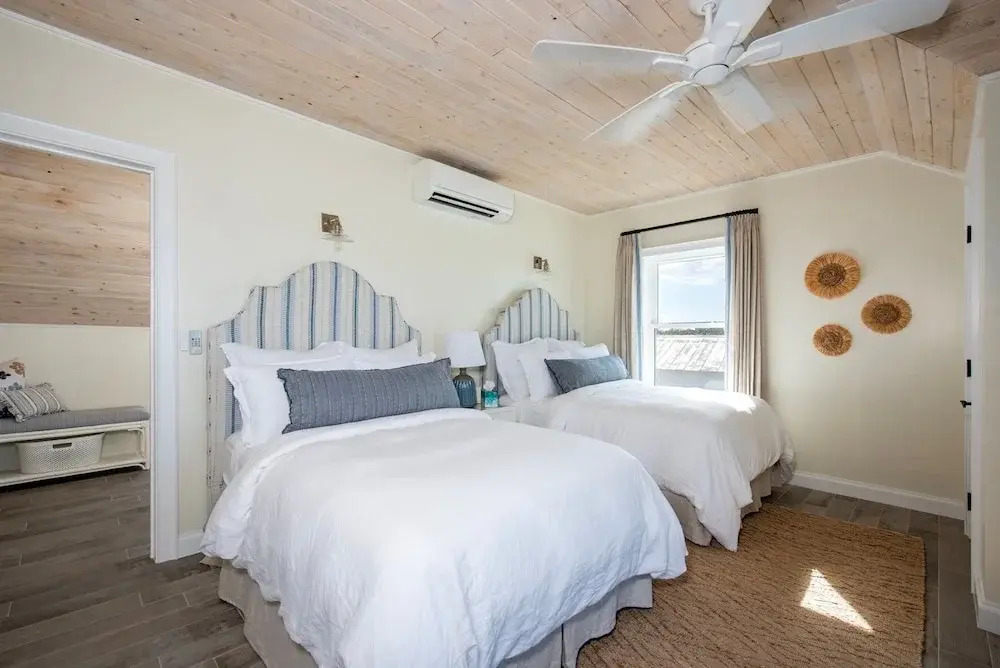 Cricket Beach House-luxurious Beachfront House 5 Bedroom Home