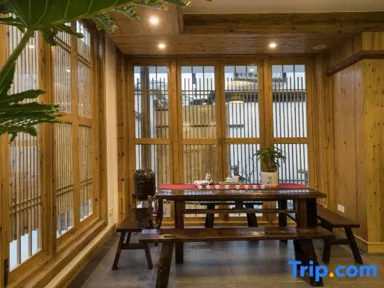 Yishan Suixi Mountain House
