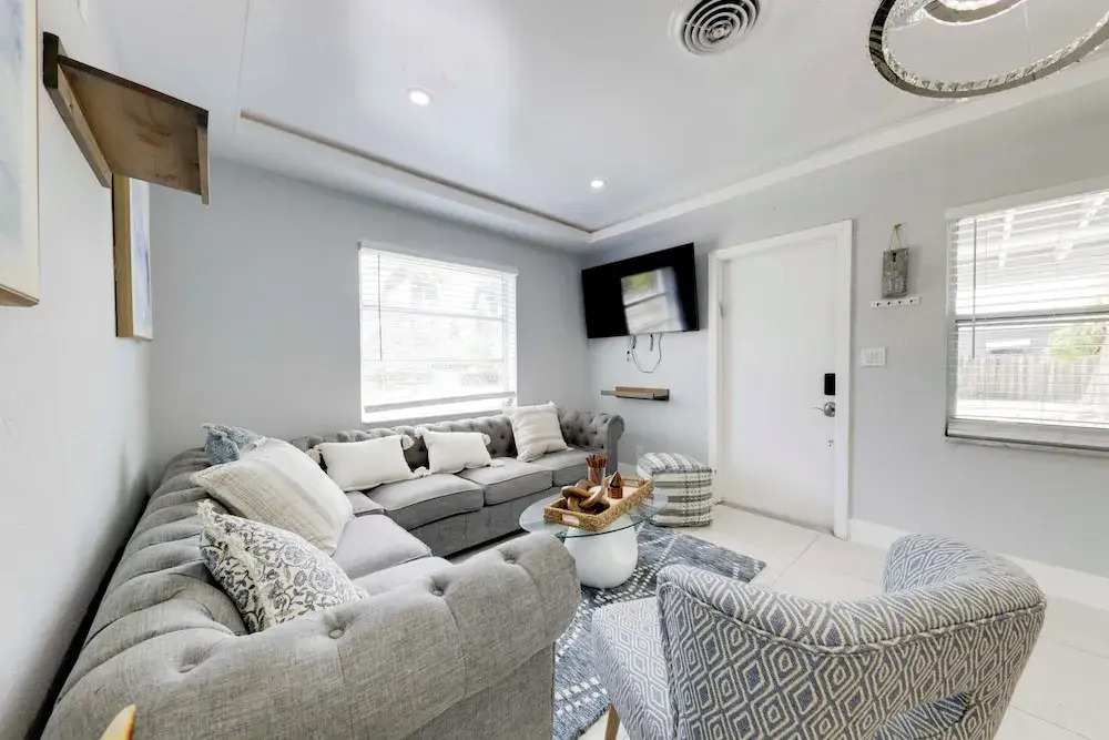 Patio & Heated Swim Spa Access: Home in Hollywood