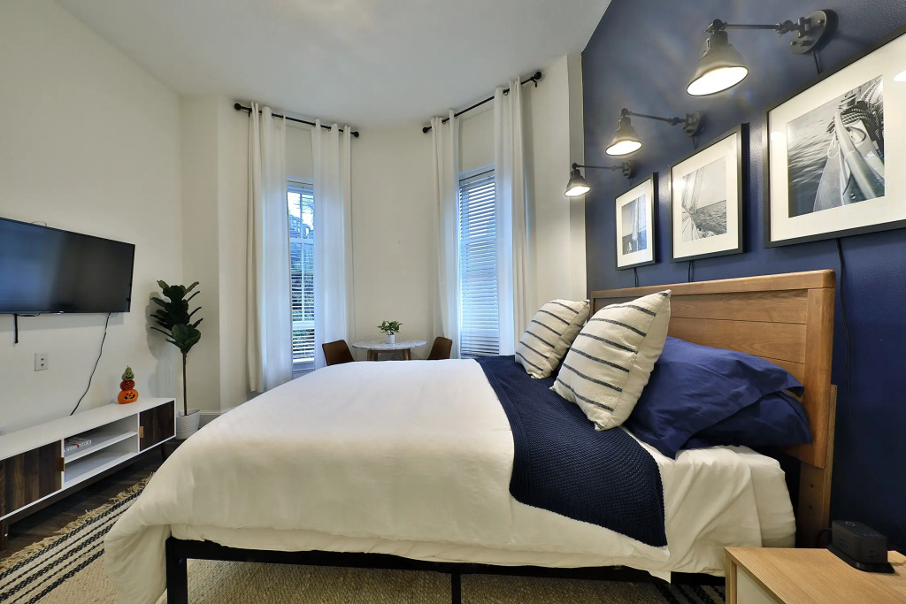 Spacious Studio With Fast Wifi!