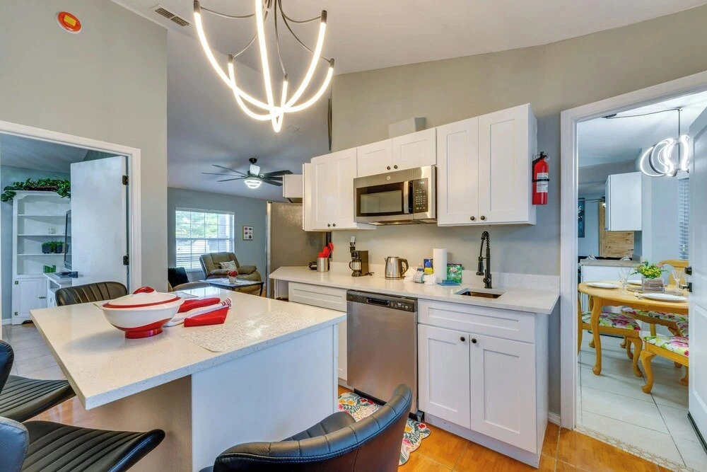Luxe 4BR Villa Near Disney: Private Pool & Lanai