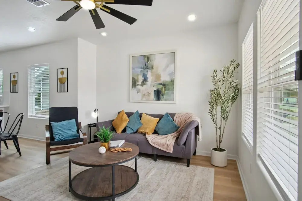 Minutes to Downtown Spacious 4BR 3BA Historic Gem