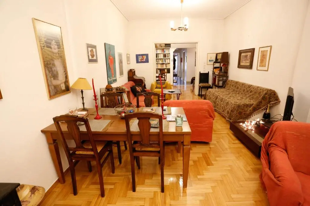 Spacious, big apartment for 6 persons in the center of Athens