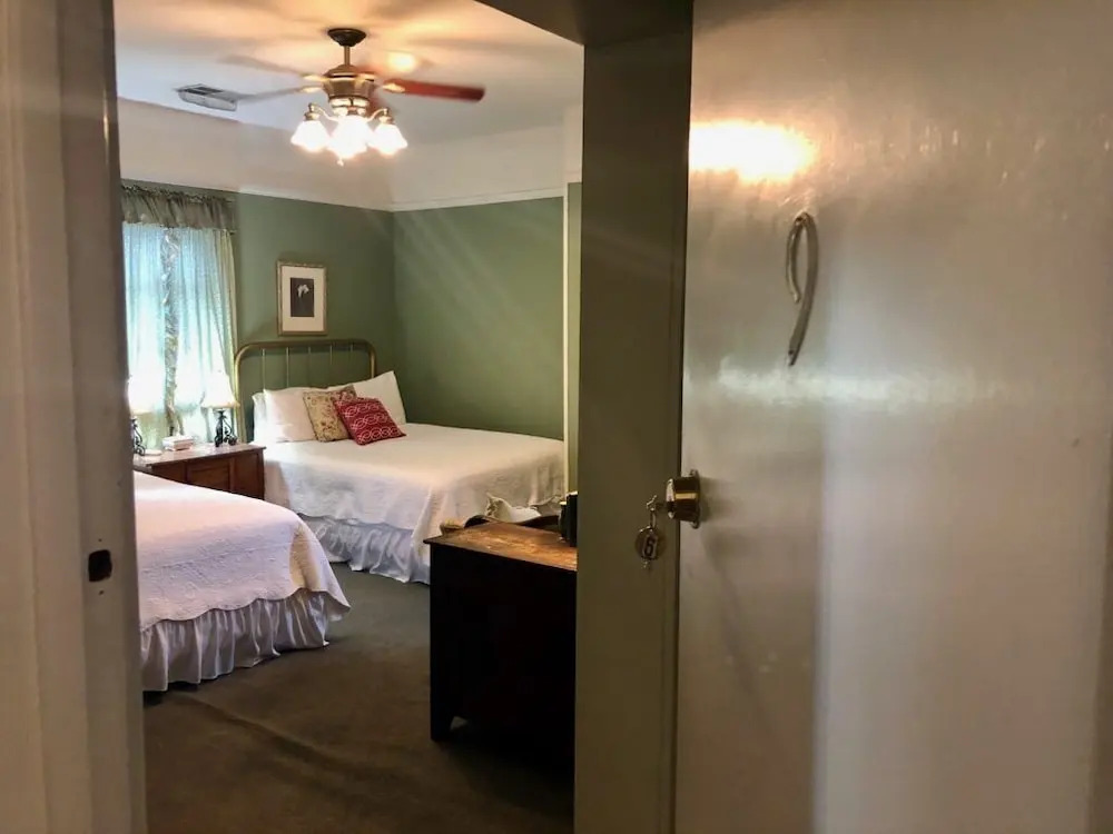 Veranda Historic Inn