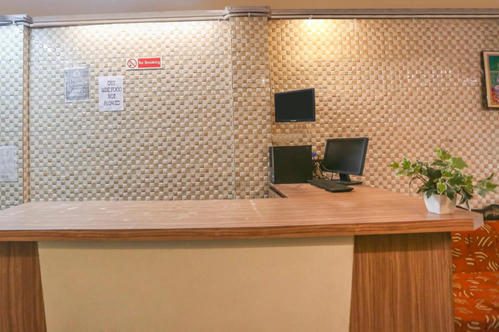 OYO 72051 Hotel Mahadev