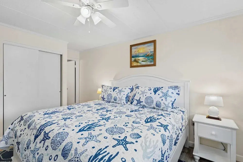 Salty Sands 4 208 2BR Ocean-block Condo, Balcony, Beach Gear & Parking
