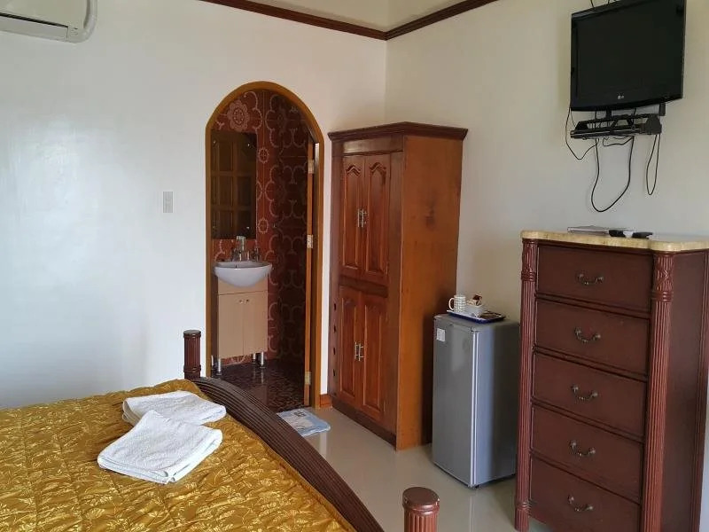Lalaguna Beach Club & Dive Centre