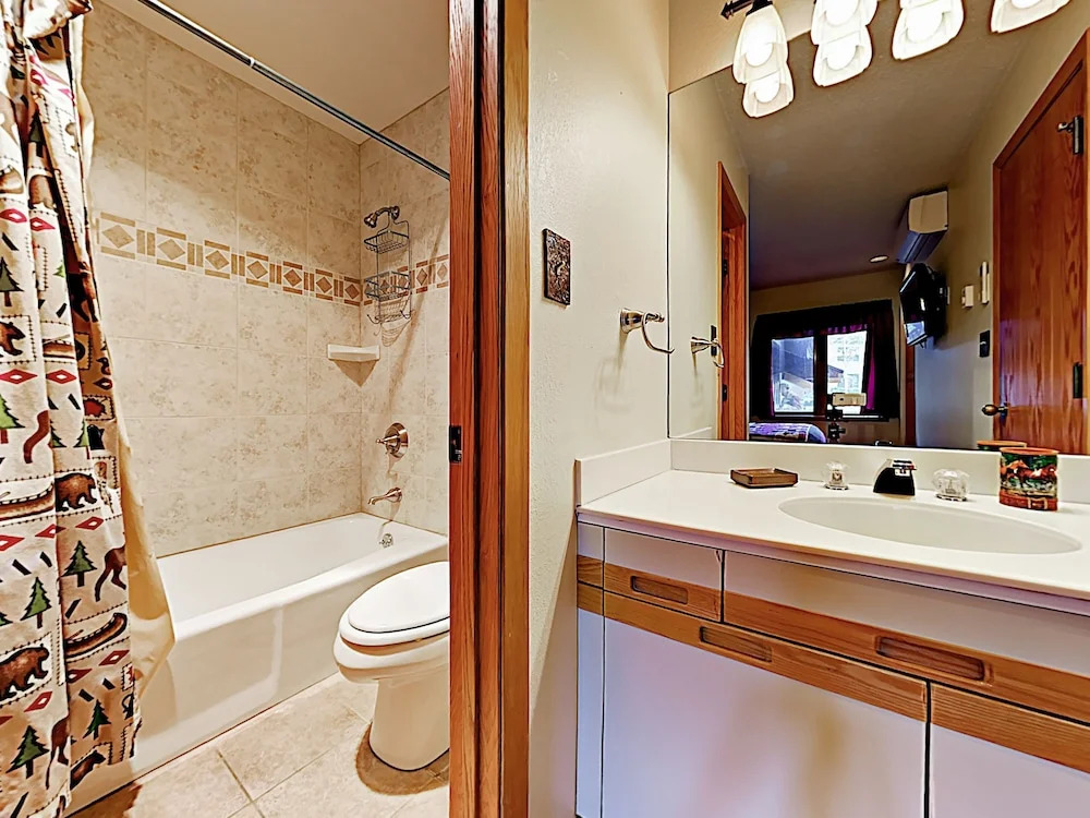 Steamboat Gem: All-suite 2br, 300 Yards To Gondola 2 Bedroom Condo