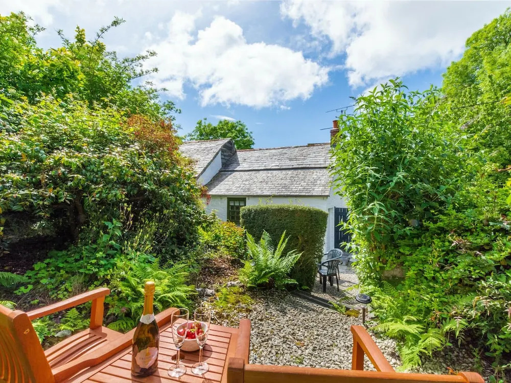 Luxurious Holiday Home With Garden at Cornwall