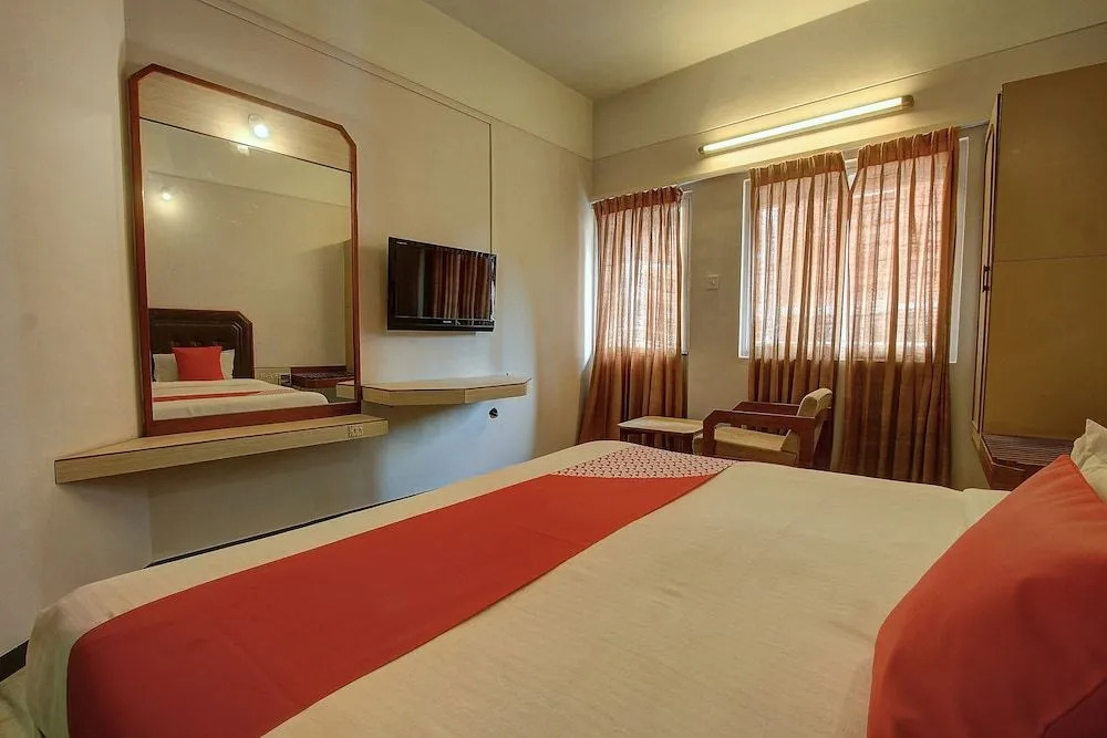 OYO 24579 Flagship Hotel Padmam