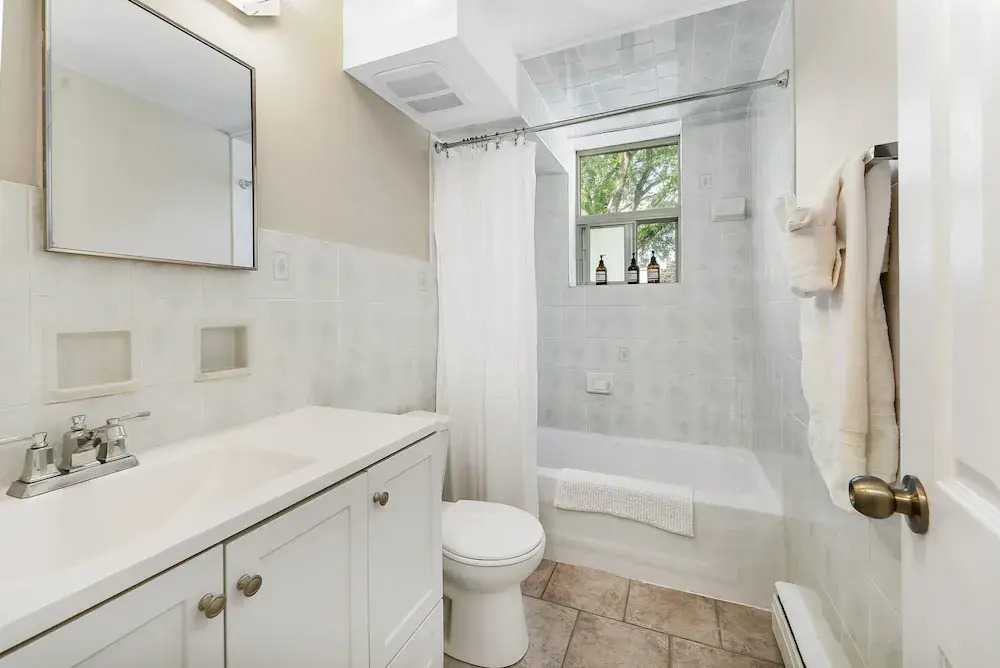 Private 2bdrm Newly Renovated - Furnished apt - U3