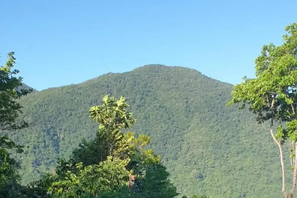3-Bed House Sleeps 6 with Mountain Views