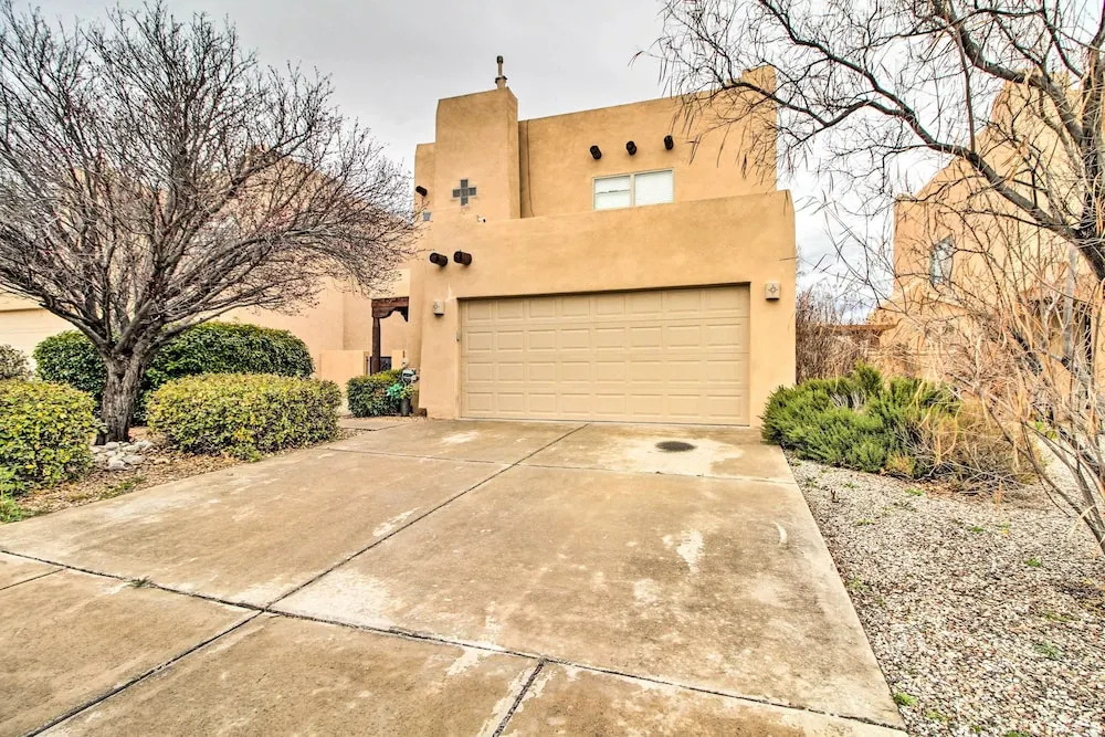 Albuquerque Vacation Home Rental with Hot Tub
