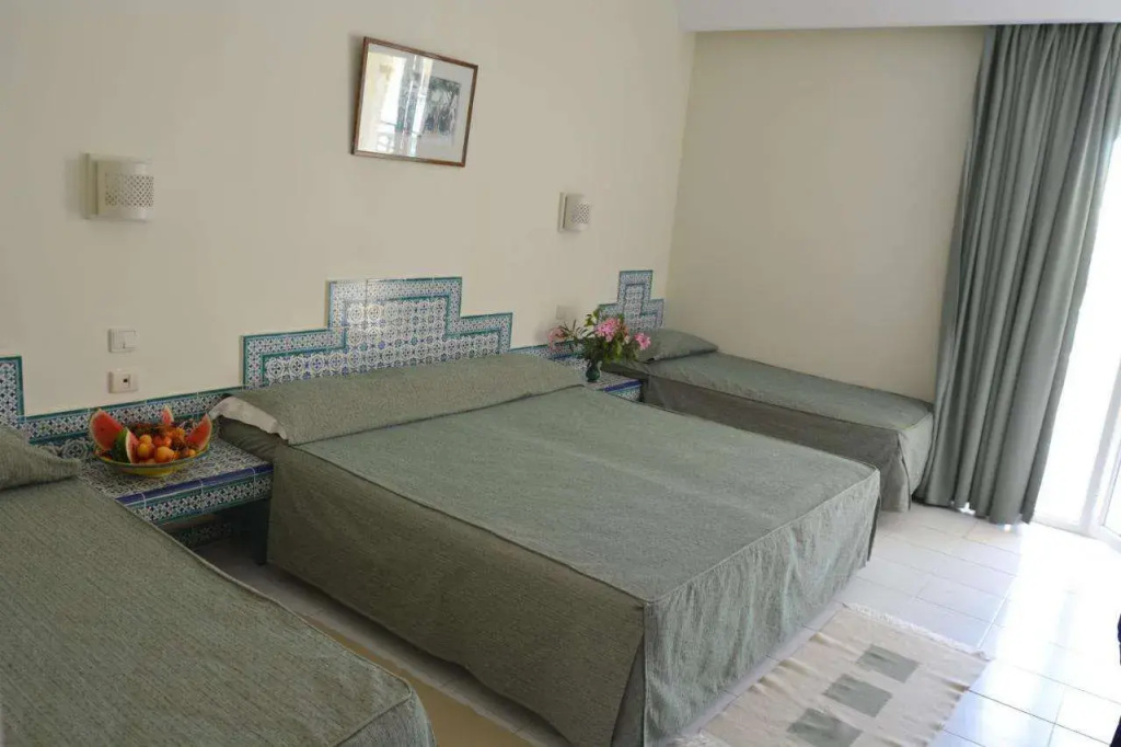 Hotel Venice Beach- Families and Couples Only