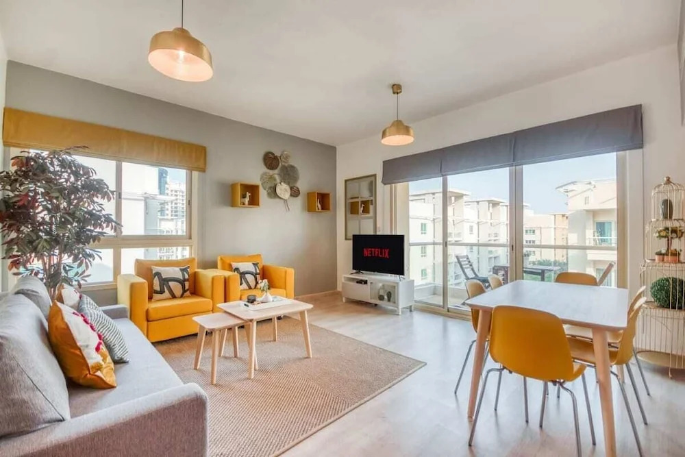 Vibrant Apartment in The Greens