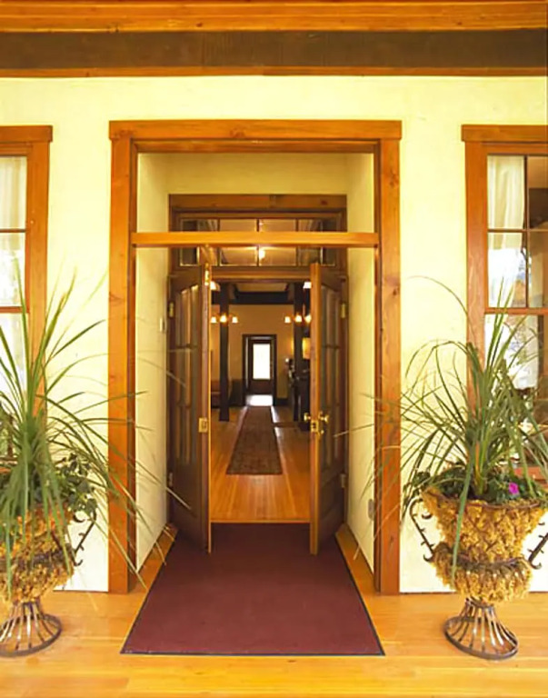 Naramata Heritage Inn & Spa