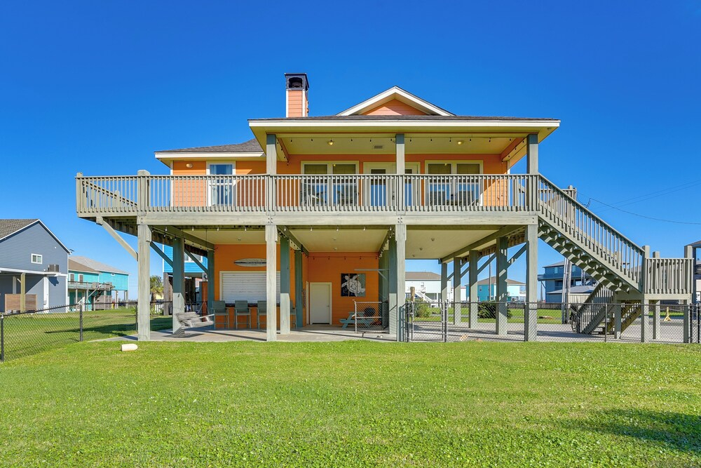 Walk to Shore: Group Getaway in Crystal Beach!