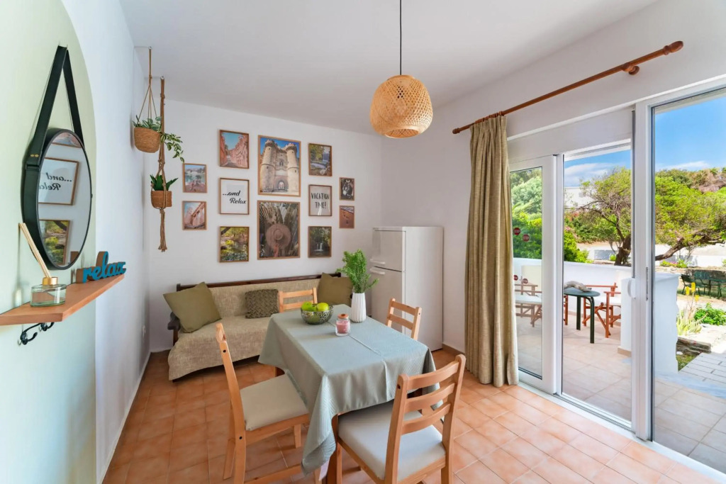 Tselios Apartments & Studios