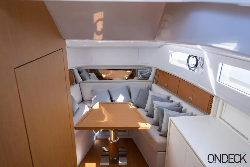 Yaloou Exclusive Yachting & More BLUEGAME 42