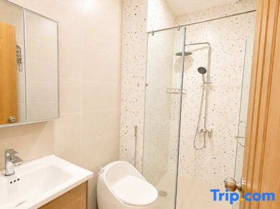 Summer Apartment Hotel- walk 10 minute to Airport