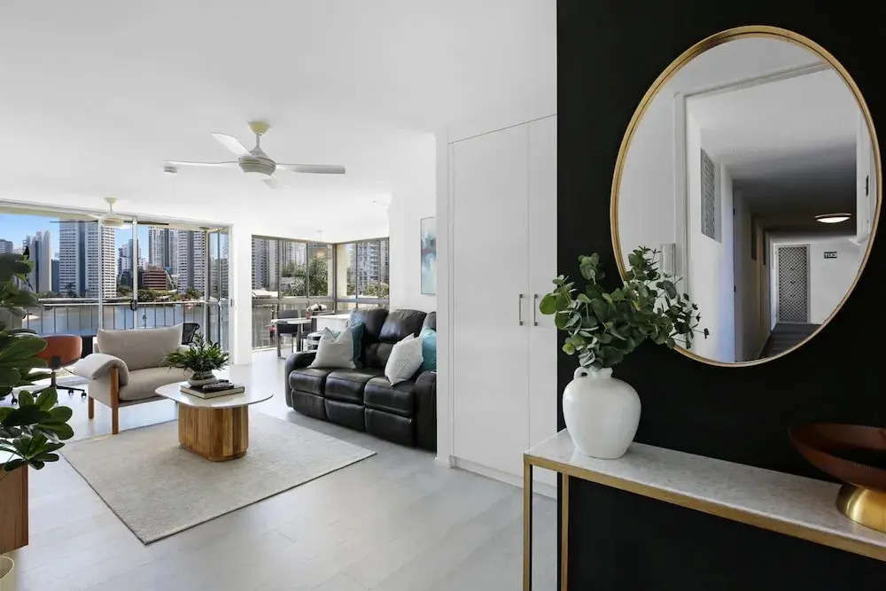 Stylish 2-bed in Surfers Paradise With River Views
