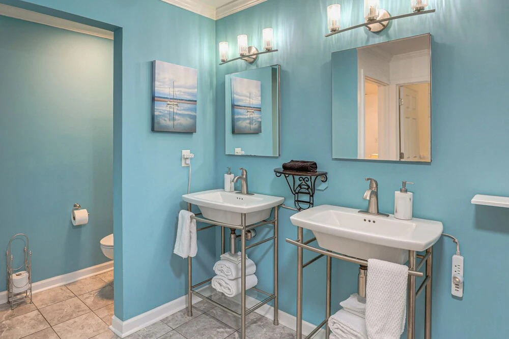Charming Retreat on 20 Acres w/ Private Lake!