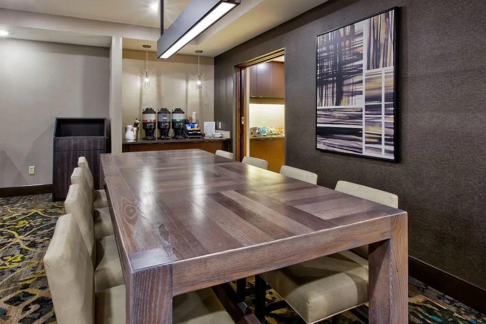 Hawthorn Suites By Wyndham Ann