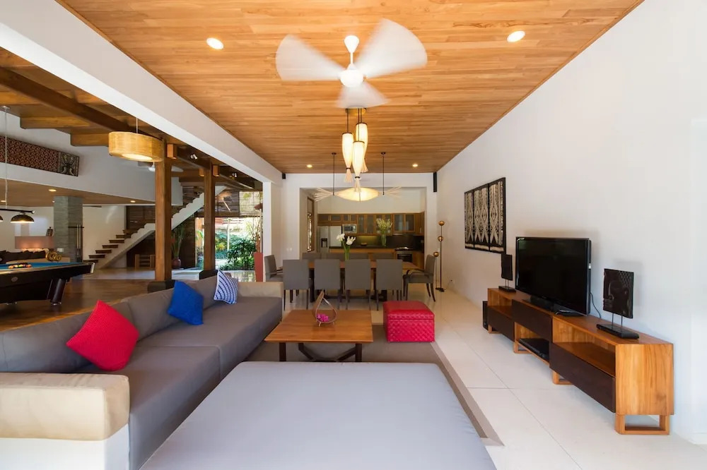Villa 5 Br - 2 min Walk From Kudeta