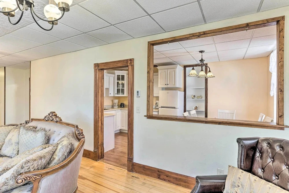Black Hills Basecamp: 2 Historic Dtwn Custer Apts