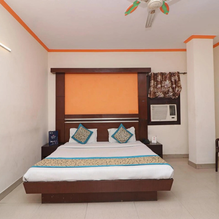 OYO 9726 Hotel Aura Palace Deluxe