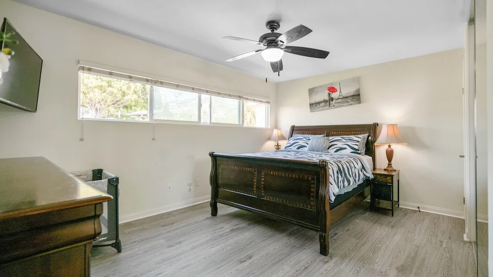 Home Ensuite With Panoramic City View
