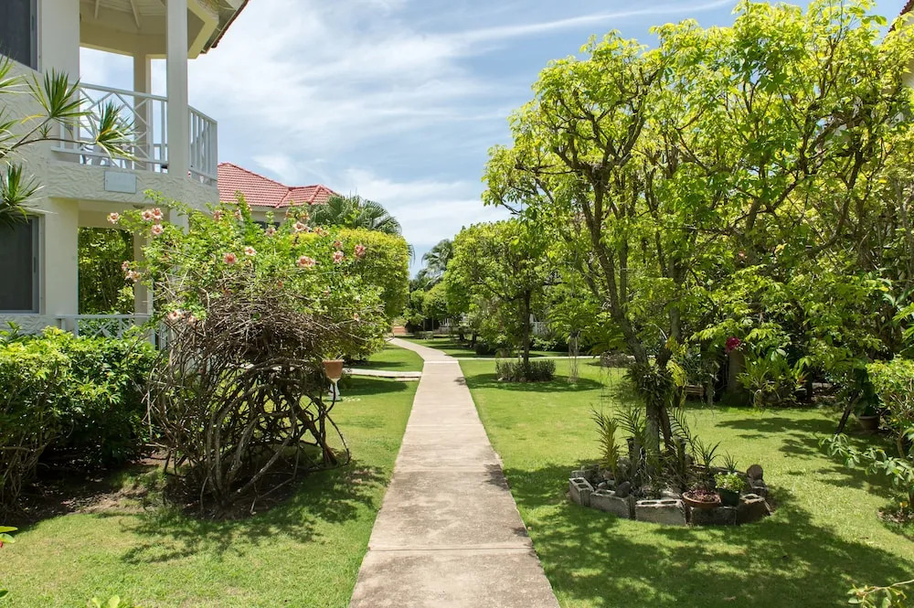 Pipers Cove Resort