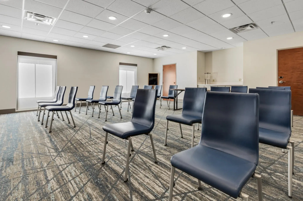 Holiday Inn Express & Suites Starkville by IHG