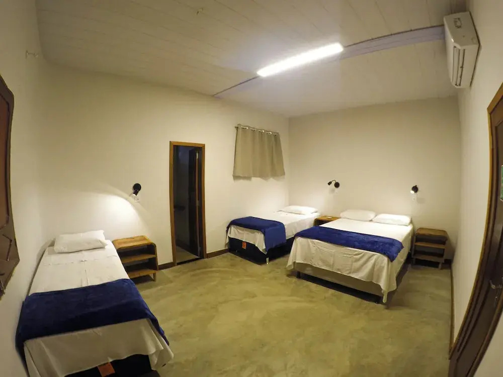 Local Hostel & Suítes Novo Airão