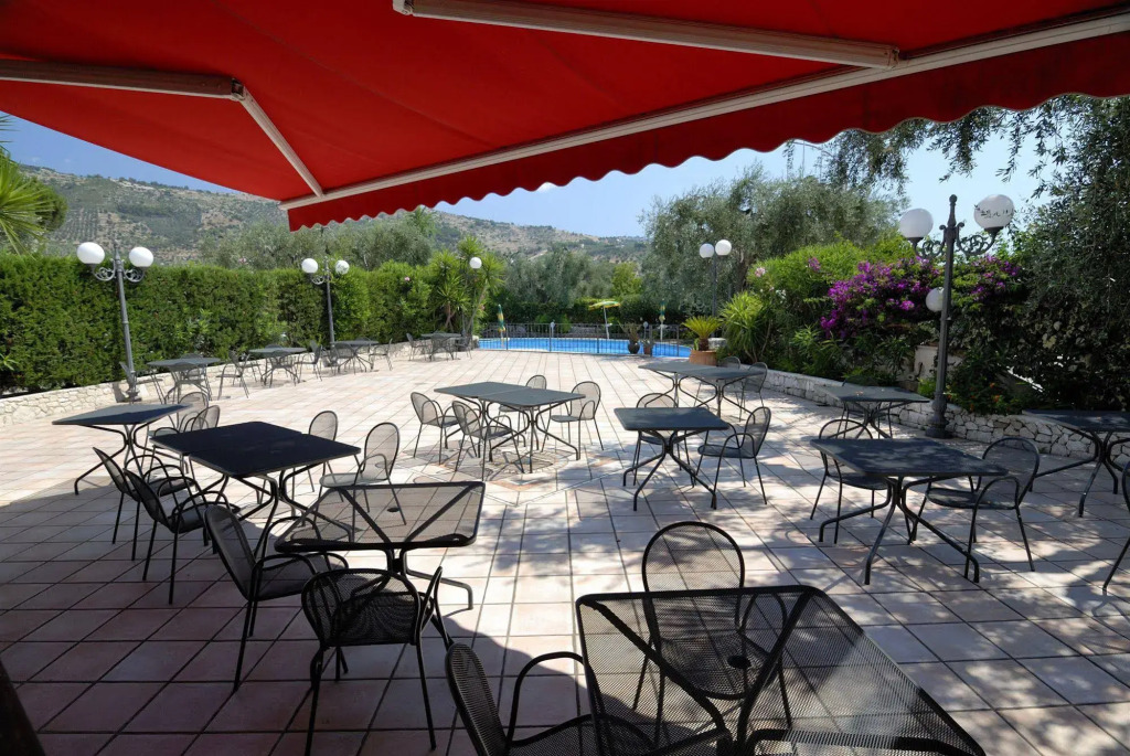Hotel Apeneste